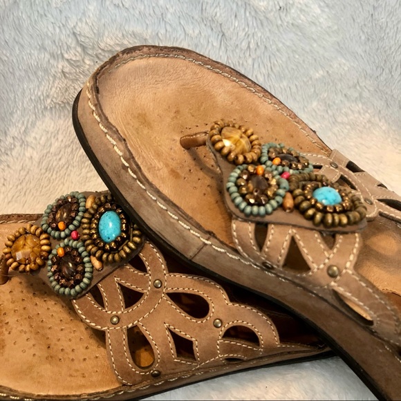 Earth Freesia Leather Embellished Thong Sandal Sz7 - Picture 2 of 9